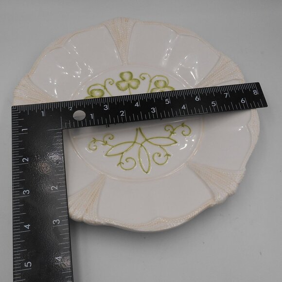 GRASSLANDS ROAD CLOVER GLEN DECORATIVE PLATE DISCONTINUED 2009 EMBOSSED FAMILY - Picture 7 of 11